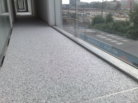 balkonbelag,natursteinteppich,steinteppich,balkonbeschichtung